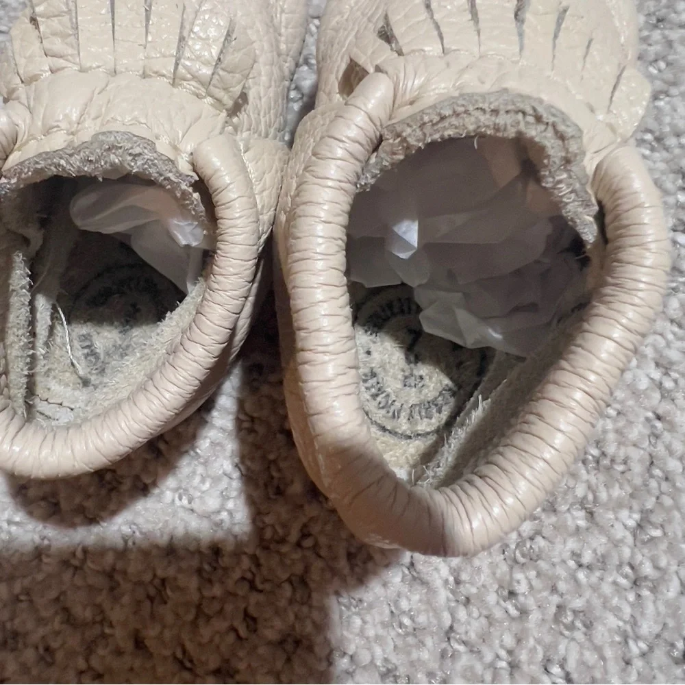 Freshly Picked Cream Baby Moccasins Crib Shoes Size 2c